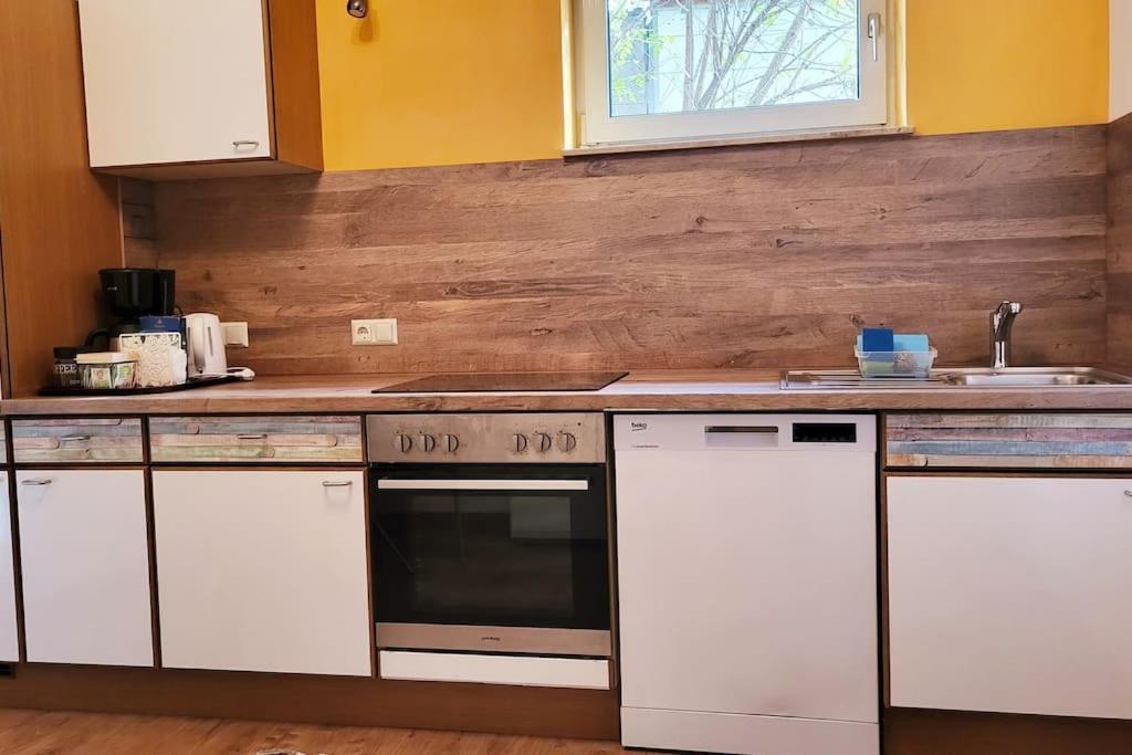 Colourful 2.5 Bedroom With Large Balcony & Garden. Prinzersdorf Exterior photo